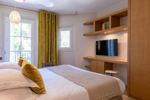 Standard Double or Twin Room with Street View