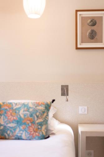 Classic Small Standard Room with Street View