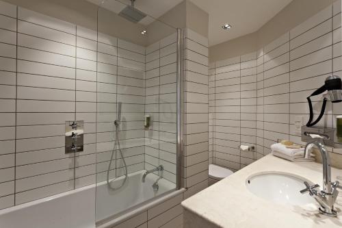 Deluxe Triple Room with Street View