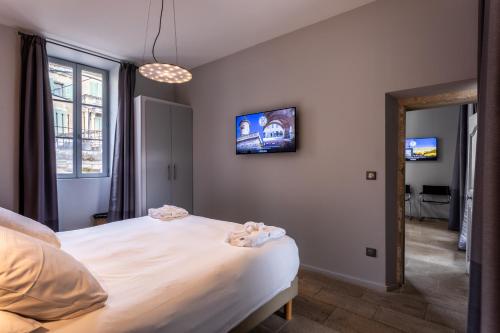 Deluxe Family Suite with Poolside terrace