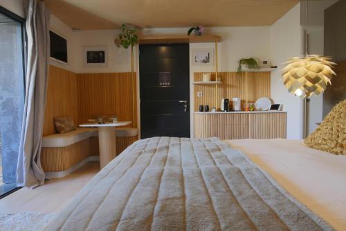 King Room with Spa Bath