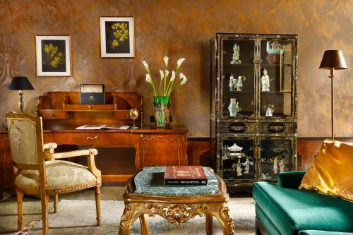 Luxury King Room