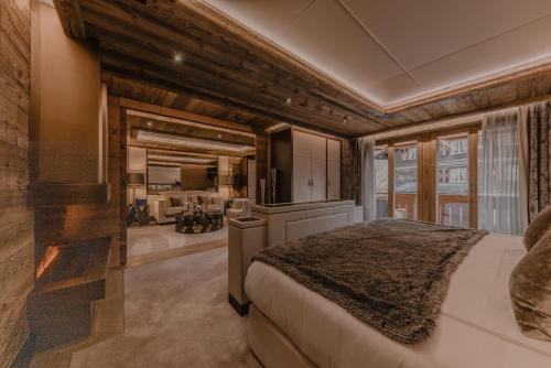 Signature Suite with 1 Bedroom & Living room