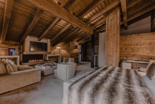 Signature Suite with 1 Bedroom & Living room