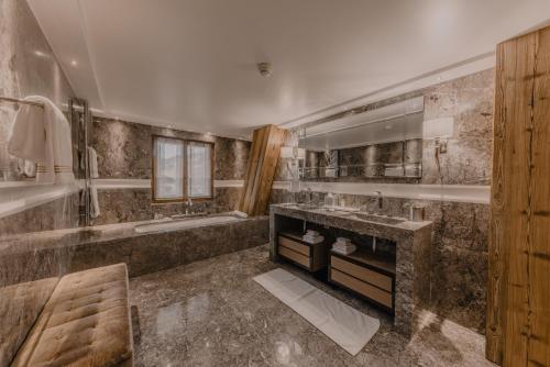 Signature Suite with 1 Bedroom & Living room