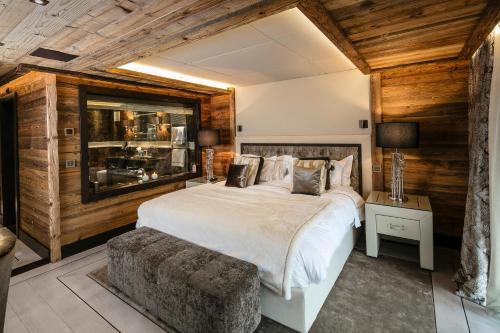 3 Bedroom Residence with 3 Bathrooms, Dining Room & Kitchen