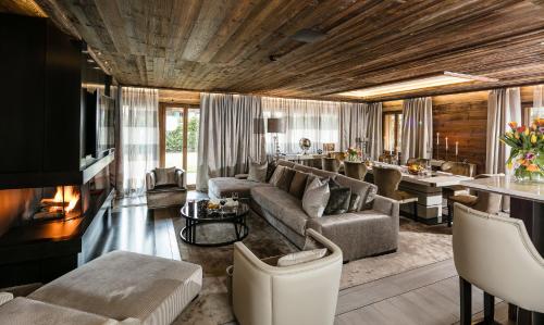 3 Bedroom Residence with 3 Bathrooms, Dining Room & Kitchen