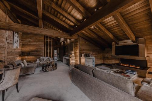 Prestige Suite with 2 Bedrooms, 2 Bathrooms & Living Room