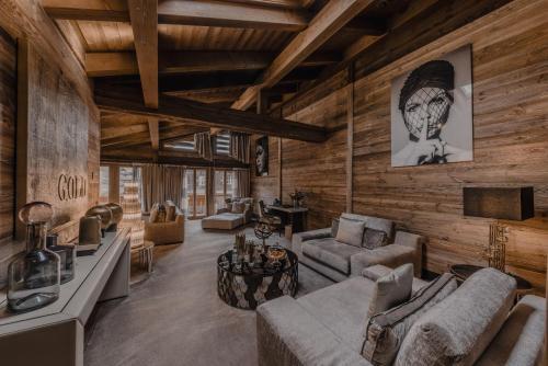 Prestige Suite with 2 Bedrooms, 2 Bathrooms & Living Room