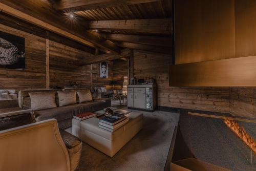 Prestige Suite with 2 Bedrooms, 2 Bathrooms & Living Room