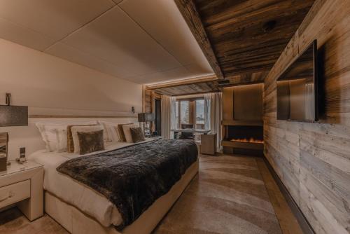 Pearl Suite with 2 large Bedrooms & 1 Bathroom