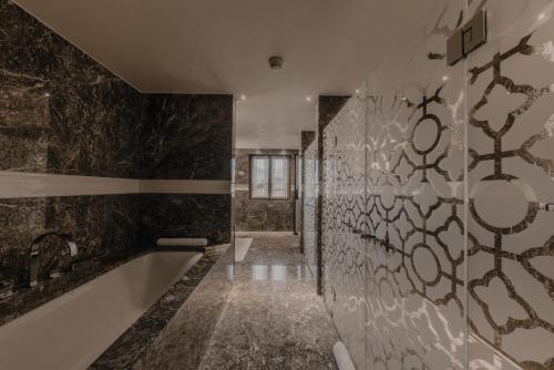 Pearl Suite with 2 large Bedrooms & 1 Bathroom