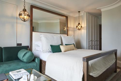 Deluxe King Room with Balcony