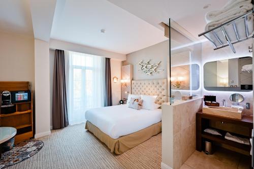 Classic Double Room with Balcony