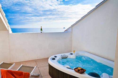 Suite with Hot Tub and Terrace
