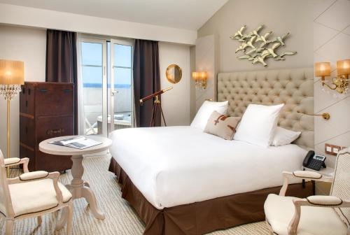 Suite with Hot Tub and Terrace
