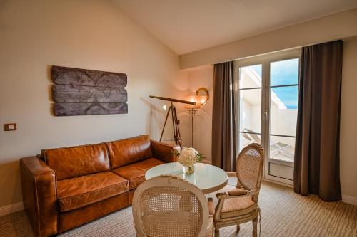 Suite with Hot Tub and Terrace