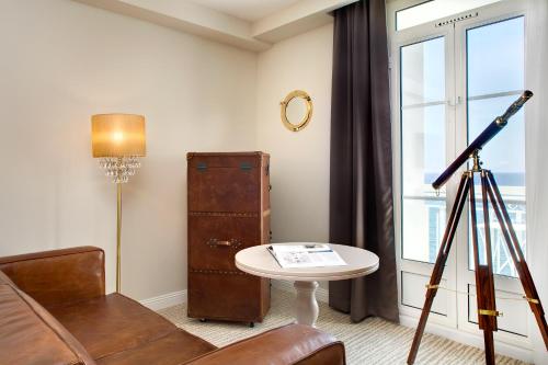 Deluxe Suite with Sea View