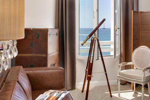 Deluxe Suite with Sea View