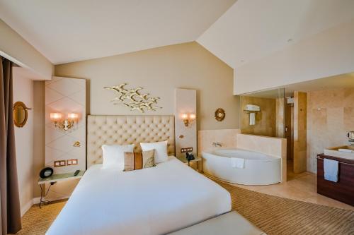 Deluxe Double Room with Balcony and Sea View