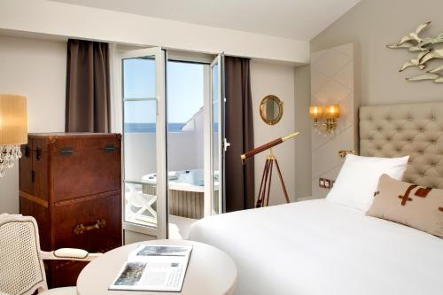 Deluxe Double Room with Balcony and Sea View