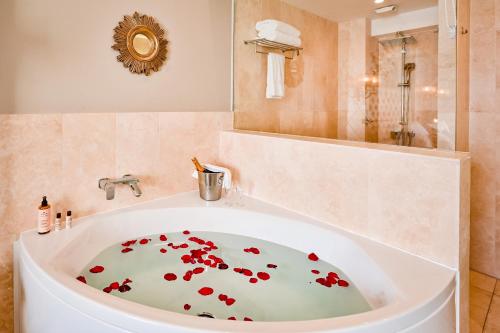 Deluxe Double Room with Balcony and Sea View