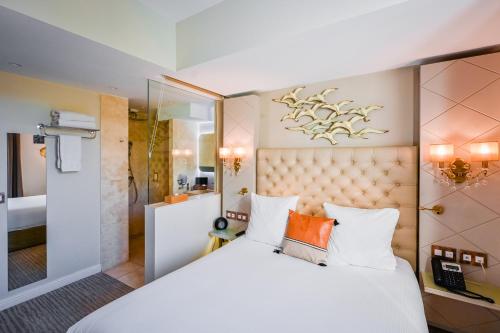 Classic Queen Room