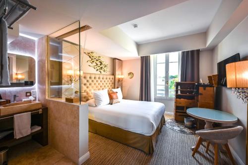 Classic Queen Room