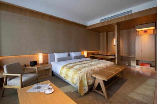 [Heritage] Double Junior Suite with View Bath - Club Lounge Access