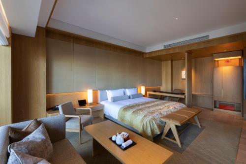 [Heritage] Double Junior Suite with View Bath and Balcony - Club Lounge Access