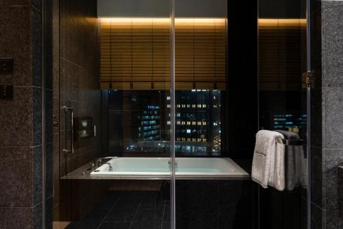 [Heritage] Twin Junior Suite with View Bath and Balcony - Club Lounge Access