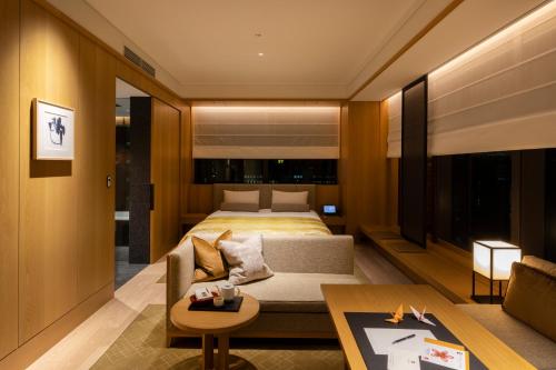 [Heritage] Corner Double Junior Suite - Club Lounge Access