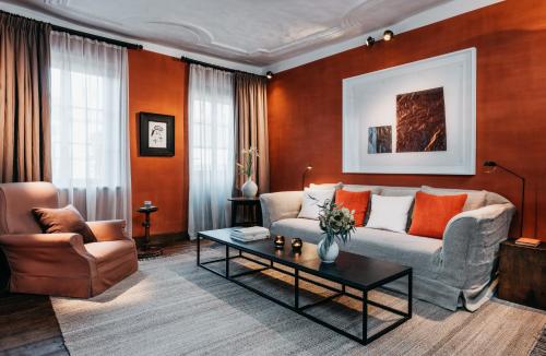 Suite with Balcony - Old Building