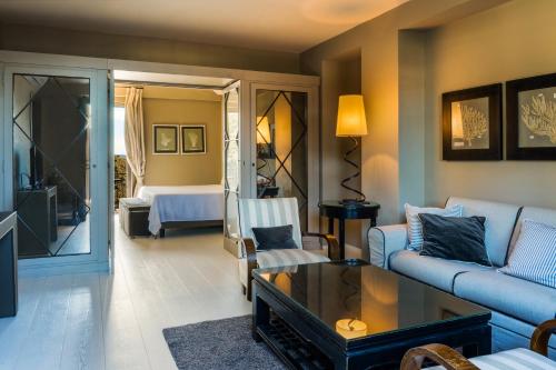 Luxury Suite with Sea View- Separate Building