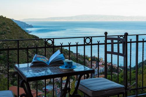 Luxury Suite with Sea View- Separate Building