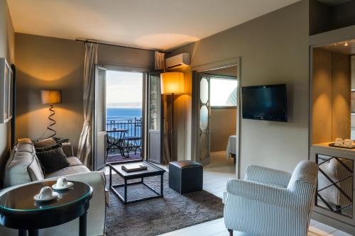 Luxury Suite with Sea View- Separate Building