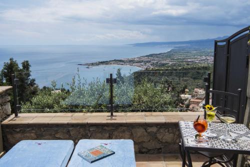 Deluxe Double or Twin Room with Sea View