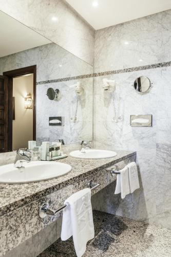 Standard Double Room (2 Adults + 1 Child)