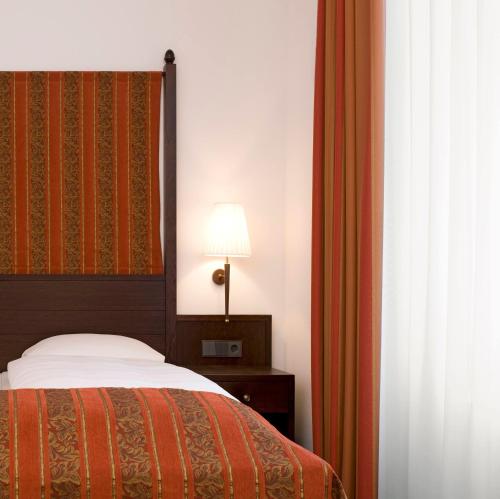 Standard Queen Room