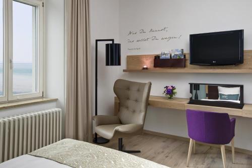 Deluxe Single Room with Lake View