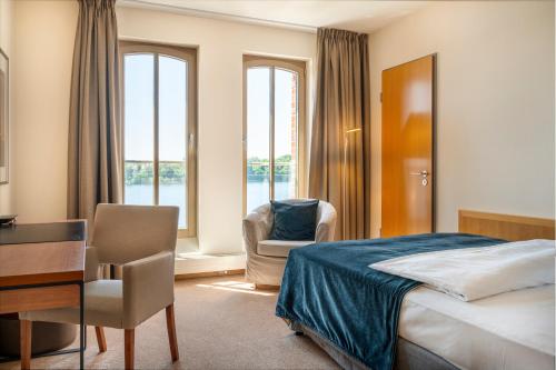 Single Room with Lake View