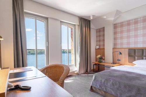 Single Room with Lake View