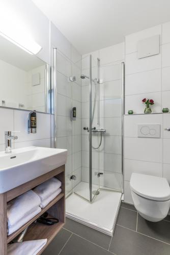 Standard Twin Double Room (with Air Conditioning)