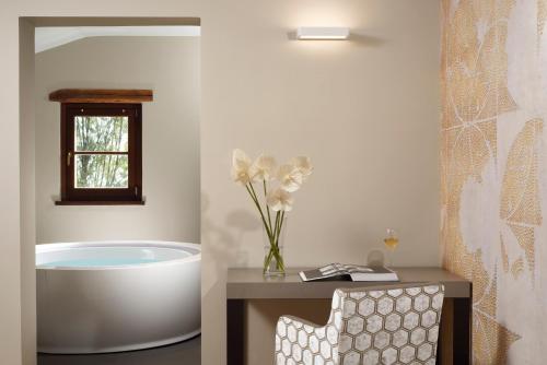 Suite with Spa Bath and Spa Access