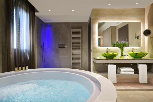 Suite with Spa Bath and Spa Access