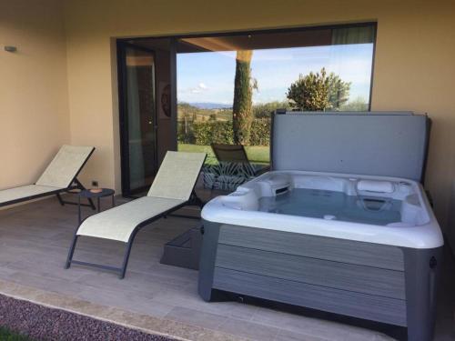 Suite with External Spa Bath and Spa Access