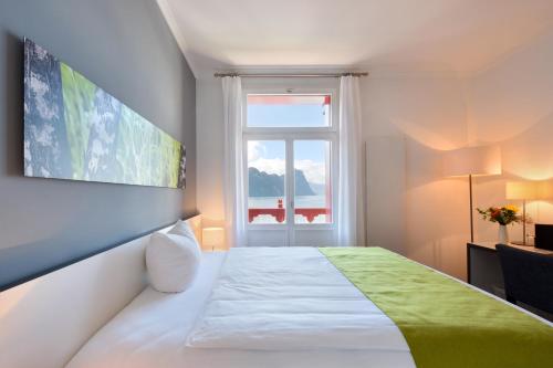 Single Room with Lake View