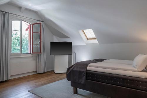 Suite with Lake View
