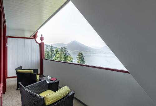 Suite with Lake View