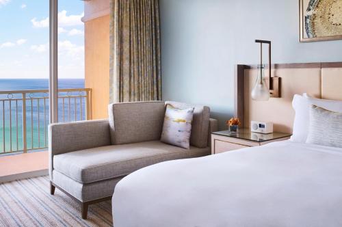 Island View King Room with Club Lounge Access